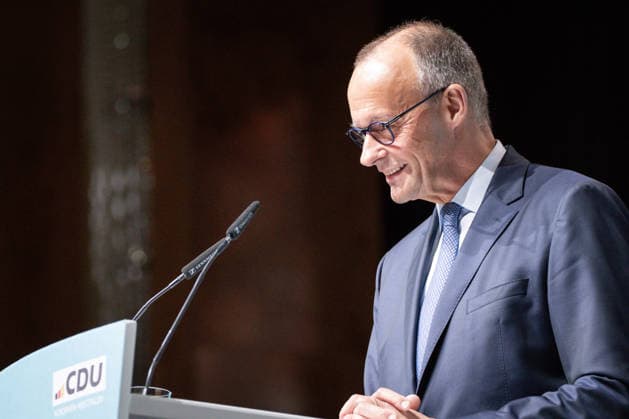 CDU Landesparteitag des Landes Nordrhein-Westfalen in Duesseldorf Bundeskanzler Friedrich Merz bei seiner Rede auf dem CDU Landesparteitag des Landes Nordrhein-Westfalen im Maritim Hotel in NRW, Duesseldorf, 04.07.2026 Duesseldorf Nordrhein-Westfalen Deutschland *** CDU State Party Convention of North Rhine-Westphalia in Düsseldorf; Federal Chancellor Friedrich Merz delivering his speech at the CDU State Party Convention of North Rhine-Westphalia at the Maritim Hotel in Düsseldorf, North Rhine-Westphalia, July 4, 2026; Düsseldorf, North Rhine-Westphalia, Germany