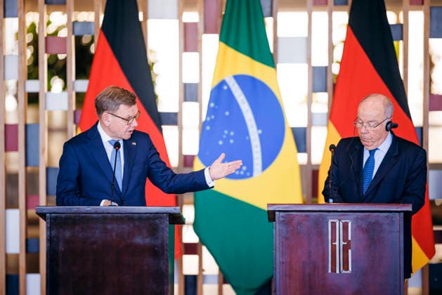 Johann Wadephul (CDU), Bundesaussenminister, aufgenommen zusammen mit Mauro Vieira, Aussenminister der Foederativen Republik Brasilien im Rahmen einer Pressekonferenz in Brasilia, 03.07.2026. Fotografiert im Auftrag des Auswaertigen Amtes (AA) Brasilia Brasilien *** Johann Wadephul (CDU), Federal Minister of Foreign Affairs, pictured with Mauro Vieira, Minister of Foreign Affairs of the Federative Republic of Brazil, during a press conference in Brasília on July 3, 2026. Photographed on behalf of the Federal Foreign Office (AA) in Brasília, Brazil. Copyright: xFelixxZahnx