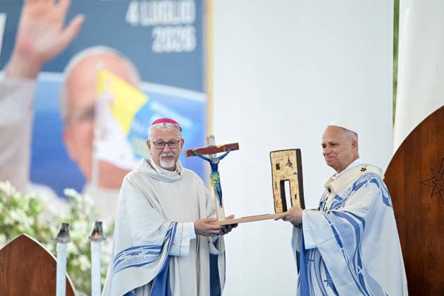 Pope Leo XIV visits the Southern Italian island of Lampedusa LAMPEDUSA, ITALY - JULY 04: Alessandro Damiano, Archbishop of Agrigento (L) seen giving a sculpture representing the Door of Europe and a cross to Pope Leo XIV (R) in Lampedusa, Italy, on July 04, 2026. Pope Leo XIV arrived in Lampedusa to rise attention to the migrant issue and the unique position of the island. During his visit he met with a group of migrants, accompanied by the Red Cross at Favaloro Pier, inaugurating a new plaque with the new name of the Pier dedicated to Pope Francis. Later nearly 4000 people gathered in the sport field to attend the homily celebrated by the Pope. Valeria Ferraro Anadolu Lampedusa Italy. Editorial use only. Please get in touch for any other  Copyright: x2026xAnadoluxValeriaxFerrarox