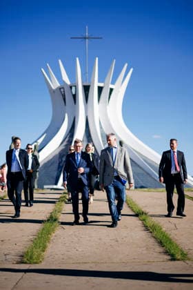 Johann Wadephul (CDU), Bundesaussenminister, aufgenommen im Rahmen eines Besuchs der Kathedrale von Brasilia in Brasilia, 03.07.2026. Fotografiert im Auftrag des Auswaertigen Amtes (AA) Brasilia Brasilien *** Johann Wadephul (CDU), Federal Minister of Foreign Affairs, photographed during a visit to the Cathedral of Brasília in Brasília on July 3, 2026. Photographed on behalf of the Federal Foreign Office (AA) in Brasília, Brazil. Copyright: xFelixxZahnx