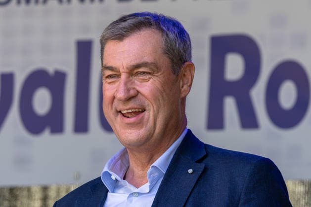 Bayerischer Ministerpräsident Dr. Markus Söder (CSU) eröffnet Rumänisches Sommerfest, Nürnberg, 04.07.2026 Dr. Markus Söder, Ministerpräsident des Freistaates Bayern (CSU), lacht herzlich und wirkt gut gelaunt und aufgeschlossen. Das Porträt zeigt ihn im dunklen Blazer vor einem Banner des Rumänischen Sommerfests. Nürnberg Bayern Deutschland *** Bavarian Minister-President Dr. Markus Söder (CSU) opens the Romanian Summer Festival, Nuremberg, July 4, 2026 Dr. Markus Söder, Minister President of the Free State of Bavaria (CSU), laughs heartily and appears to be in good spirits and approachable. The portrait shows him wearing a dark blazer in front of a banner for the Romanian Summer Festival in Nuremberg, Bavaria, Germany 20260704-1V9A4779-M4000