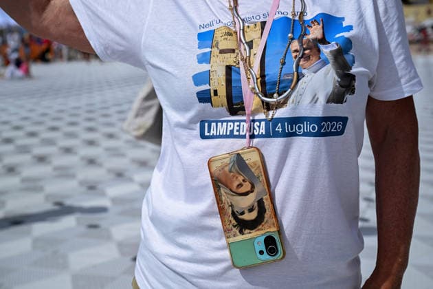 Pope Leo XIV visits the Southern Italian island of Lampedusa LAMPEDUSA, ITALY - JULY 04: A lady seen wearing a t-shirt dedicated to the Pope in Lampedusa, Italy, on July 04, 2026. Pope Leo XIV arrived in Lampedusa to rise attention to the migrant issue and the unique position of the island. During his visit he met with a group of migrants, accompanied by the Red Cross at Favaloro Pier, inaugurating a new plaque with the new name of the Pier dedicated to Pope Francis. Later nearly 4000 people gathered in the sport field to attend the homily celebrated by the Pope. Valeria Ferraro Anadolu Lampedusa Italy. Editorial use only. Please get in touch for any other usage.  Copyright: x2026xAnadoluxValeriaxFerrarox