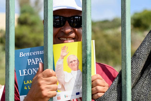 Pope Leo XIV visits the Southern Italian island of Lampedusa LAMPEDUSA, ITALY - JULY 04: A man seen weaving a flag in Lampedusa, Italy, on July 04, 2026. Pope Leo XIV arrived in Lampedusa to rise attention to the migrant issue and the unique position of the island. During his visit he met with a group of migrants, accompanied by the Red Cross at Favaloro Pier, inaugurating a new plaque with the new name of the Pier dedicated to Pope Francis. Later nearly 4000 people gathered in the sport field to attend the homily celebrated by the Pope. Valeria Ferraro Anadolu Lampedusa Italy. Editorial use only. Please get in touch for any other usage.  Copyright: x2026xAnadoluxValeriaxFerrarox