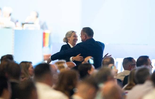 AFD - BUNDESPARTEITAG 2026 IN DER MESSE ERFURT ** NUR FÜR REDAKTIONELLE ZWECKE ** EDITORIAL USE ONLY **<p>04 07 2026-Erfurt: Bundesparteitag der AfD (Alternative für Deutschland) Auf dem Parteitag soll unter anderem der Bundesvorstand der AfD neu gewählt werden. im Foto: Alice Weidel, Bundesvorsitzende und Fraktionsvorsitzende der AfD, links, Tino Chrupalla, Vorsitzender der AfD-Bundestagsfraktion, rechts ( Deutschland Thueringen Erfurt Copyright: SaschaxFromm *** AFD 2026 NATIONAL PARTY CONVENTION AT THE ERFURT EXHIBITION CENTER ** FOR EDITORIAL USE ONLY ** EDITORIAL USE ONLY ** July 4, 2026 Erfurt Federal Party Convention of the AfD (Alternative for Germany) Among other things, the AfD’s Federal Executive Board is to be re-electe Copyright: SaschaxFromm doc86kkmklobbr14lgrmfms ,EDITORIAL USE ONLY