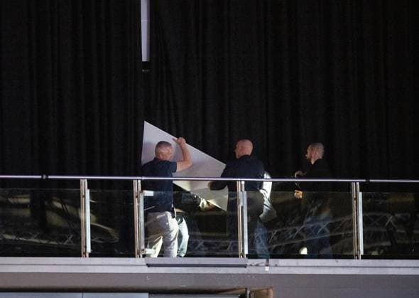 AFD - BUNDESPARTEITAG 2026 IN DER MESSE ERFURT ** NUR FÜR REDAKTIONELLE ZWECKE ** EDITORIAL USE ONLY **<p>04 07 2026-Erfurt: Bundesparteitag der AfD (Alternative für Deutschland) im Foto: Techniker und Polizeikräfte bei der Suche einer Quelle einer akustischen Störaktion. ( Deutschland Thueringen Erfurt Copyright: SaschaxFromm *** AFD NATIONAL PARTY CONVENTION 2026 AT THE ERFURT EXHIBITION CENTER ** FOR EDITORIAL USE ONLY ** EDITORIAL USE ONLY ** July 4, 2026 Erfurt Federal Party Convention of the AfD (Alternative for Germany) in the photo: Technicians and police officers searching for the source of an acoustic disruption Germany Thuringia Erfurt Copyright SaschaxFromm Copyright: SaschaxFromm doc86kkmqi14ugthb0aoff ,EDITORIAL USE ONLY