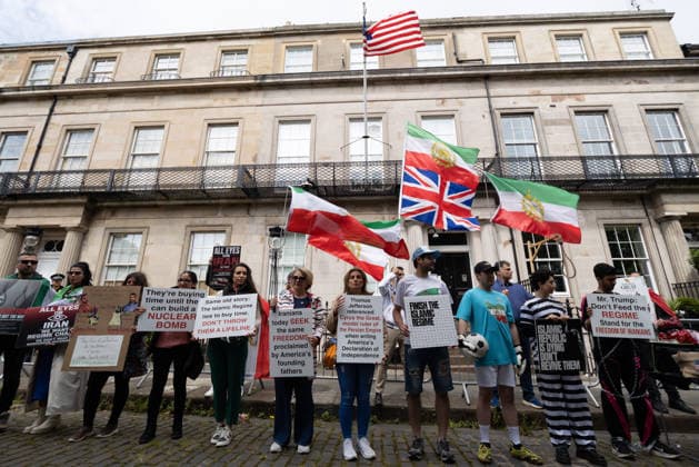 July 4, 2026, Edinburgh, Scotland, UK: Members of ScotlandÃ¢â‚¬â ¢s Iranian community opposed to the Islamic Republic demonstrated outside the U.S. Consulate in Edinburgh under the banner Ã¢â‚¬oeDonÃ¢â‚¬â ¢t Deal With TerroristsÃ¢â‚¬Â. Held to coincide with AmericaÃ¢â‚¬â ¢s Independence Day, the protestors argued that engaging with IranÃ¢â‚¬â ¢s Islamic Republic is contrary to AmericaÃ¢â‚¬â ¢s values and ideals. Edinburgh UK - ZUMAs357 20260704_zip_s357_003 Copyright: xCameronxScottx