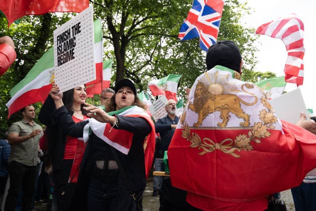 July 4, 2026, Edinburgh, Scotland, UK: Members of ScotlandÃ¢â‚¬â ¢s Iranian community opposed to the Islamic Republic demonstrated outside the U.S. Consulate in Edinburgh under the banner Ã¢â‚¬oeDonÃ¢â‚¬â ¢t Deal With TerroristsÃ¢â‚¬Â. Held to coincide with AmericaÃ¢â‚¬â ¢s Independence Day, the protestors argued that engaging with IranÃ¢â‚¬â ¢s Islamic Republic is contrary to AmericaÃ¢â‚¬â ¢s values and ideals. Edinburgh UK  - ZUMAs357 20260704_zip_s357_019 Copyright: xCameronxScottx