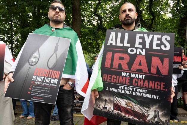 July 4, 2026, Edinburgh, Scotland, UK: Members of ScotlandÃ¢â‚¬â ¢s Iranian community opposed to the Islamic Republic demonstrated outside the U.S. Consulate in Edinburgh under the banner Ã¢â‚¬oeDonÃ¢â‚¬â ¢t Deal With TerroristsÃ¢â‚¬Â. Held to coincide with AmericaÃ¢â‚¬â ¢s Independence Day, the protestors argued that engaging with IranÃ¢â‚¬â ¢s Islamic Republic is contrary to AmericaÃ¢â‚¬â ¢s values and ideals. Edinburgh UK - ZUMAs357 20260704_zip_s357_011 Copyright: xCameronxScottx