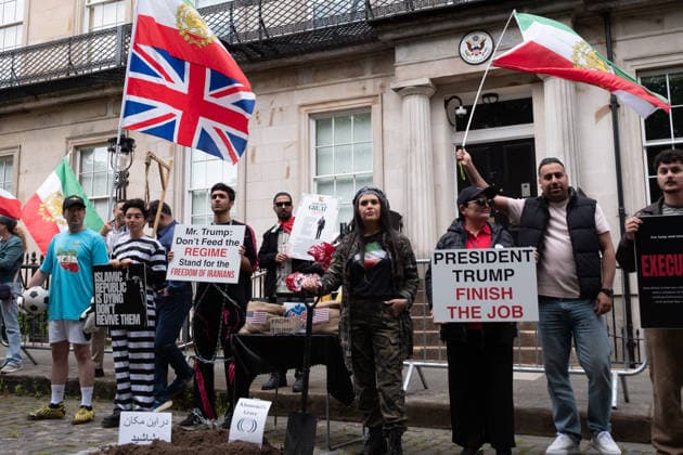 July 4, 2026, Edinburgh, Scotland, UK: Members of ScotlandÃ¢â‚¬â ¢s Iranian community opposed to the Islamic Republic demonstrated outside the U.S. Consulate in Edinburgh under the banner Ã¢â‚¬oeDonÃ¢â‚¬â ¢t Deal With TerroristsÃ¢â‚¬Â. Held to coincide with AmericaÃ¢â‚¬â ¢s Independence Day, the protestors argued that engaging with IranÃ¢â‚¬â ¢s Islamic Republic is contrary to AmericaÃ¢â‚¬â ¢s values and ideals. Edinburgh UK - ZUMAs357 20260704_zip_s357_025 Copyright: xCameronxScottx