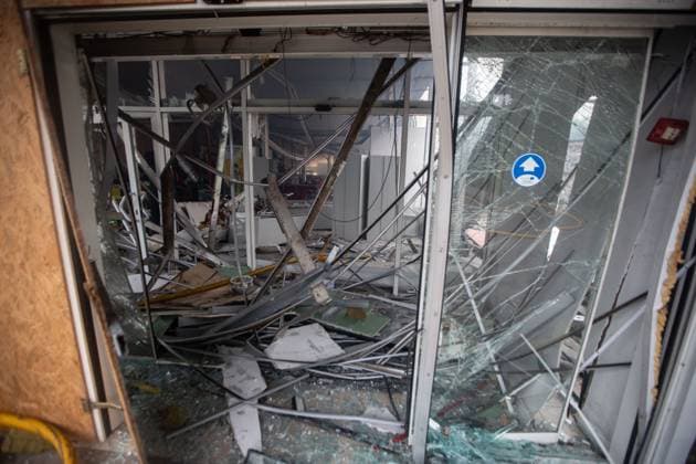 Russian airstrike on a supermarket in Kramatorsk KRAMATORSK, UKRAINE JULY 4, 2026: A supermarket is heavily damaged following a Russian airstrike in Kramatorsk, Donetsk Oblast, Ukraine, on July 4, 2026. Local authorities and media reported that several people were injured in the attack as emergency services responded to the scene. Kramatorsk Donetsk Ukraine Copyright: x xFranciscoxRichartxBarbeirax xJNAxPressx