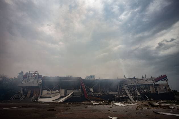 Russian airstrike on a supermarket in Kramatorsk KRAMATORSK, UKRAINE JULY 4, 2026: A supermarket is heavily damaged following a Russian airstrike in Kramatorsk, Donetsk Oblast, Ukraine, on July 4, 2026. Local authorities and media reported that several people were injured in the attack as emergency services responded to the scene. Kramatorsk Donetsk Ukraine Copyright: x xFranciscoxRichartxBarbeirax xJNAxPressx