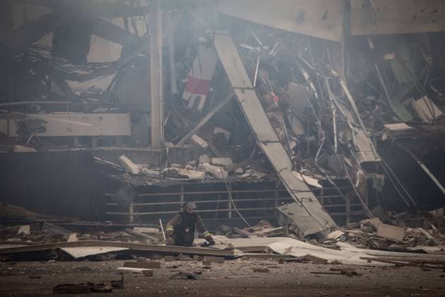Russian airstrike on a supermarket in Kramatorsk KRAMATORSK, UKRAINE JULY 4, 2026: A supermarket is heavily damaged following a Russian airstrike in Kramatorsk, Donetsk Oblast, Ukraine, on July 4, 2026. Local authorities and media reported that several people were injured in the attack as emergency services responded to the scene. Kramatorsk Donetsk Ukraine Copyright: x xFranciscoxRichartxBarbeirax xJNAxPressx
