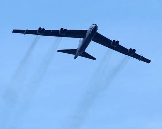 July 4, 2026, New York City, New York, USA: Military planes perform a flyover during the Sail4th 250 Tall Ships Parade along the Hudson River in New York City on 04 July 2026. New York Harbor is welcoming more than 40 tall ships to mark the nation s 250th anniversary New York City USA  - ZUMAr334 20260704_znp_r334_009 Copyright: xDebraxL.xRothenbergx