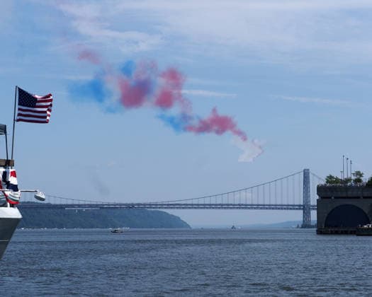 July 4, 2026, New York City, New York, USA: The Patrouille de France perform a flyover during the Sail4th 250 Tall Ships Parade along the Hudson River in New York on 04 July 2026. New York Harbor is welcoming more than 40 tall ships to mark the nation s 250th anniversary New York City USA - ZUMAr334 20260704_znp_r334_026 Copyright: xDebraxL.xRothenbergx