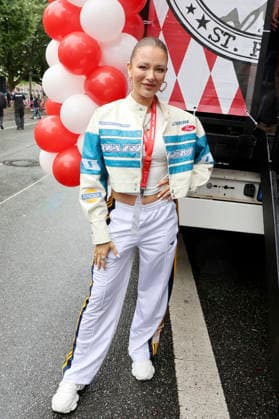 Joelina Drews beim 28. Schlagermove 2026 auf dem Heiligengeistfeld. Hamburg, 04.07.2026 *** Joelina Drews at the 28th Schlagermove 2026 at the Heiligengeistfeld in Hamburg, July 4, 2026 Foto:xgbrcix xFuturexImagex schlagermove_6723