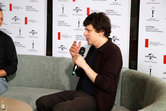 Jesse Eisenberg bei der Verleihung des President s Award auf dem 60. Internationalen Filmfestival Karlovy Vary 2026 im Festival Hotel Thermal. Karlsbad, 04.07.2026 *** Jesse Eisenberg at the presentation of the President s Award at the 60th Karlovy Vary International Film Festival in 2026 at the Festival Hotel Thermal in Karlsbad, July 4, 2026 Foto:xM.xThomasx xFuturexImagex eisenberg_6702