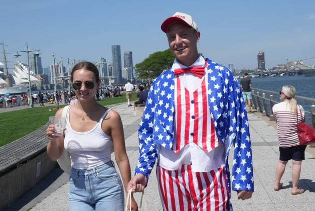 July 4, 2026, New Yok, New York, USA: A man dressed in American flag clothing during a celebration of America s 250th birthday, a parade of tall ships sail into New York Harbor and up the Hudson River on July 4th, 2026 in New York. New Yok USA  - ZUMAb148 20260704_zap_b148_012 Copyright: xBryanxSmithx