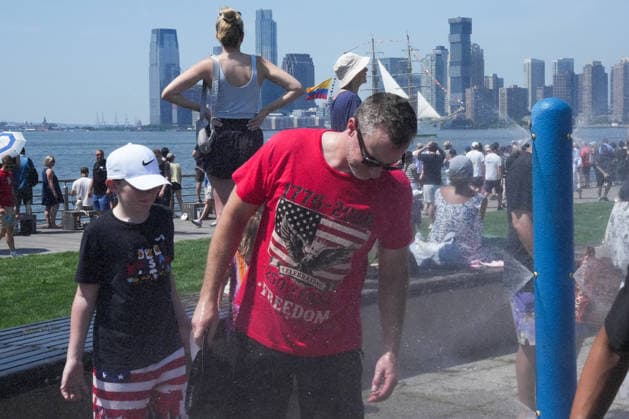 July 4, 2026, New Yok, New York, USA: People cool off at a fountain on Christopher Street Pier during a celebration of America s 250th birthday, a parade of tall ships sail into New York Harbor and up the Hudson River on July 4th, 2026 in New York. New Yok USA  - ZUMAb148 20260704_zap_b148_052 Copyright: xBryanxSmithx