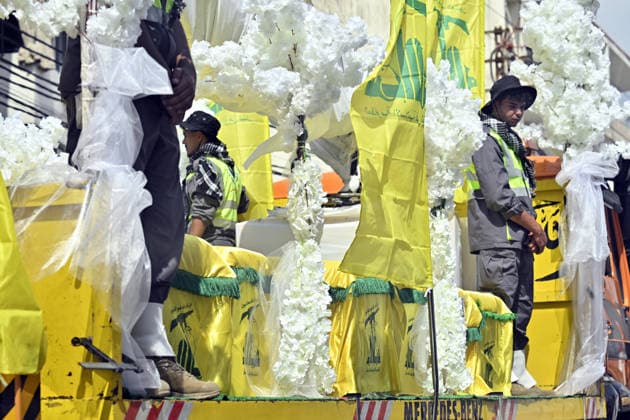 News Bilder des Tages Funeral ceremony for Hezbollah members killed in Israeli attacks TYRE, LEBANON - JULY 4: General view of the funeral ceremony held for Hezbollah members killed during the Israeli attacks in Srifa district of Tyre, in southern Lebanon on July 4, 2026. Hezbollah flags and posters of the deceased were carried at the funeral. Houssam Shbaro Anadolu TYRE Lebanon. Editorial use only. Please get in touch for any other usage.  Copyright: x2026xAnadoluxHoussamxShbarox