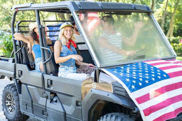 July 4, 2026, Sullivans Island, Sc, United States of America: A golf cart float celebrating the USA takes part in the annual Bicycle and Golf cart parade celebrating the 250th Independence Day, July 4, 2026 in Sullivans Island, South Carolina. Like most of the nation, South Carolina is under a heat dome with dangerously hot, humid weather. Sullivans Island United States of America  - ZUMAe02_ 20260704_zaf_e02_004 Copyright: xRichardxEllisx