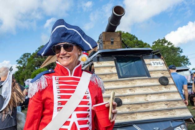 July 4, 2026, Sullivans Island, Sc, United States of America: A costumed colonial soldier poses in front of a Fort Moultrie themed golf cart float before the start of the annual Bicycle and Golf cart parade celebrating the 250th Independence Day, July 4, 2026 in Sullivans Island, South Carolina. Like most of the nation, South Carolina is under a heat dome with dangerously hot, humid weather. Sullivans Island United States of America  - ZUMAe02_ 20260704_zaf_e02_040 Copyright: xRichardxEllisx