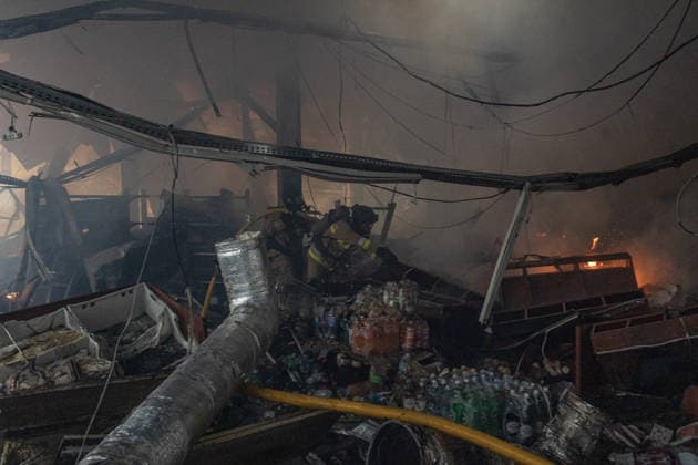 Russian air strike in Kramatorsk KRAMATORSK, UKRAINE - JULY 04: Firefighters operate in the area where a supermarket got destroyed following a Russian air strike in Kramatorsk, Ukraine, on July 04, 2026. Diego Herrera Carcedo Anadolu Kramatorsk Ukraine. Editorial use only. Please get in touch for any other usage.  Copyright: x2026xAnadoluxDiegoxHerreraxCarcedox