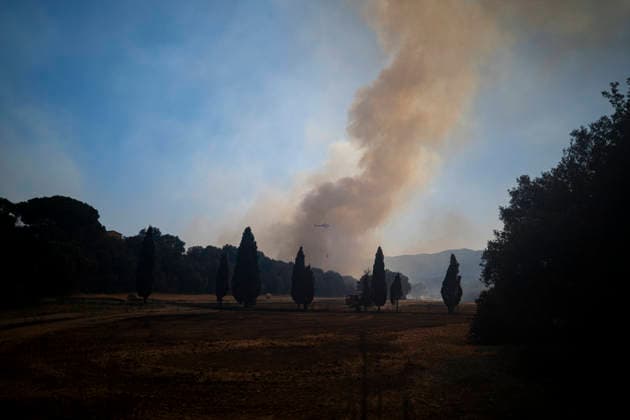 The Fire Department Stabilizes 70% of the Right Flank of the Fire in La Bisbal d Empordà, Girona. View of the fire in La Bisbal d Empordà on July 4, 2026, in Cruïlles, Sant Sadurní de l Heura, Girona, Catalonia, Spain The Generalitat’s Bombers managed to stabilize 70% of the right flank of the fire that broke out on Friday in La Bisbal d’Empordà early Saturday morning. JULY 4, 2026 Lorena Sopê Cruïlles Sant Sadurni de l’Heura Cruï¯lles Sant Sadurni de l’Heura, Spain  Copyright: xLorenaxSopÃªnax 7644297
