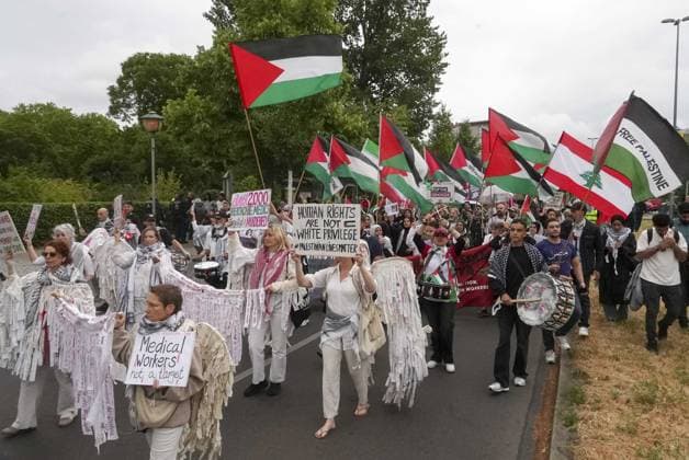 March in support of Gaza in Berlin BERLIN, GERMANY - JULY 4: Protesters, carrying Palestinian flags and banners, march to show solidarity with Gaza, call for an end to Israeli attacks and demand a permanent ceasefire as they invite the international community to take action regarding the humanitarian situation in Berlin, Germany, on July 4, 2026. Ilkin Eskipehlivan Anadolu Berlin Germany. Editorial use only. Please get in touch for any other usage.  Copyright: x2026xAnadoluxIlkinxEskipehlivanx