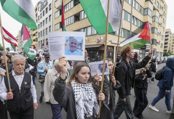 March in support of Gaza in Berlin BERLIN, GERMANY - JULY 4: Protesters, carrying Palestinian flags and banners, march to show solidarity with Gaza, call for an end to Israeli attacks and demand a permanent ceasefire as they invite the international community to take action regarding the humanitarian situation in Berlin, Germany, on July 4, 2026. Ilkin Eskipehlivan Anadolu Berlin Germany. Editorial use only. Please get in touch for any other usage.  Copyright: x2026xAnadoluxIlkinxEskipehlivanx