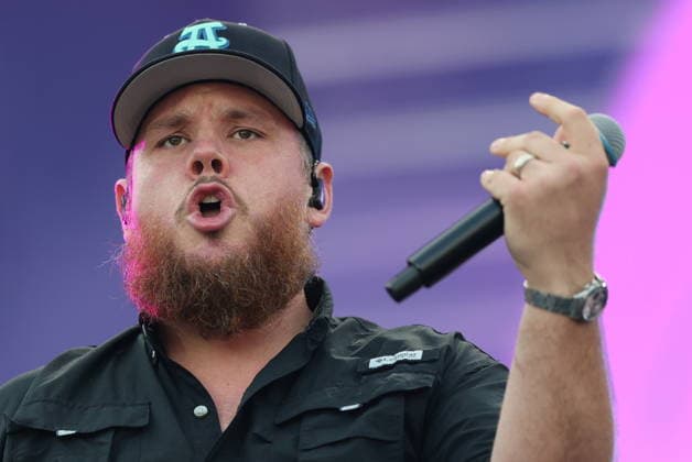 American country singer Luke Combs performs at Ullevi in Gothenburg, Sweden July 4, 2026. GÖTEBORG SWEDEN x9200x *** American country singer Luke Combs performs at Ullevi in Gothenburg, Sweden, on July 4, 2026 GÖTEBORG SWEDEN x9200x  Copyright: xAdamxIhse TTx LUKE COMBS AT ULLEVI DDtj6glKg6A