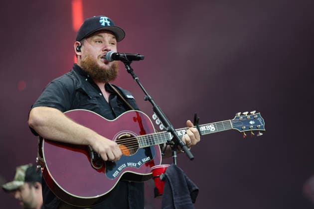 American country singer Luke Combs performs at Ullevi in Gothenburg, Sweden July 4, 2026. GÖTEBORG SWEDEN x9200x *** American country singer Luke Combs performs at Ullevi in Gothenburg, Sweden, on July 4, 2026 GÖTEBORG SWEDEN x9200x  Copyright: xAdamxIhse TTx LUKE COMBS AT ULLEVI rzlqeXjUKZk