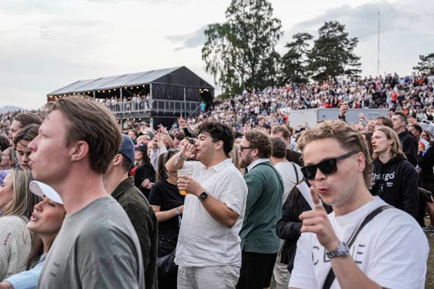 Karpe World Oslo 20260704. Festivaldeltakere under Karpes konsert pa musikkfestivalen Karpe World pa Ekebergsletta i Oslo lordag. Foto: Terje Bendiksby NTB Oslo Norge E6MYENPLFrI EDITORIAL USE ONLY Ref:_ENTE6MYENPLFrI.jpg *** Karpe World Oslo 20260704 Festivalgoers at Karpe’s concert during the Karpe World music festival at Ekebergsletta in Oslo on Saturday. Photo: Terje Bendiksby, NTB, Oslo, Norway. E6MYENPLFrI. EDITORIAL USE ONLY. Ref: ENTE6MYENPLFrI jpg  Copyright: xTerjexBendiksbyx xNTBx