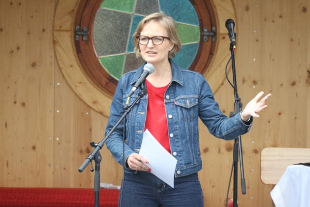 Franziska Brantner (Bündnis 90 Die Grünen) bei der Podiumsdiskussion zum Aufruf Erfurt - Stadt der Freiheit, der Verantwortung und der Demokratie in der Erfurter in der Predigerkirche. Erfurt, 04.07.2026. Die Veranstaltung war Teil des zivilgesellschaftlichen Festes der Demokratie, welches im Kontext der zeitgleich stattfindenden AfD-Bundesparteitage und der damit verbundenen Großdemonstrationen in der Stadt organisiert wurde. *** Franziska Brantner of Alliance 90 The Greens at the panel discussion on the Erfurt: City of Freedom, Responsibility, and Democracy initiative, held at the Predigerkirche in Erfurt, July 4, 2026. The event was part of the civil society Festival of Democracy, which was organized in the conte Copyright: xAgenturxMatthiasxWehnertx xM.xGränzdörferx