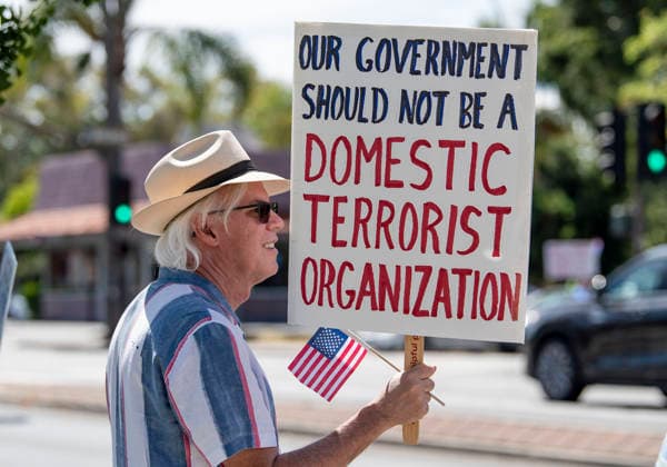 July 4, 2026, Santa Barbara, California, USA: Protestors gather to denouce President Trump and his administration on the nation s 250th anniversary of the Declaration of Independence. Santa Barbara USA - ZUMAh13_ 20260704_zaf_h13_005 Copyright: xPJxHellerx
