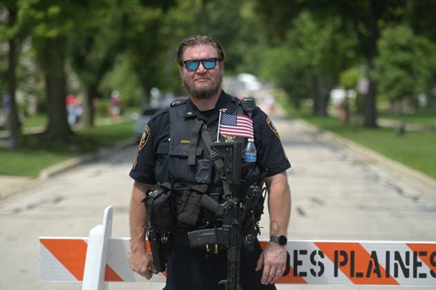 4th of July Parade in Des Plaines, Illinois DES PLAINES, ILLINOIS - JULY 4: A heavily equipped Des Plaines police officer stands watch during the annual Independence Day parade on July 4, 2026, in Des Plaines, Illinois. Law enforcement personnel maintained a strong, visible presence throughout the area to monitor the crowds and ensure public safety during the festivities. Jacek Boczarski Anadolu Illinois United States. Editorial use only. Please get in touch for any other usage.  Copyright: x2026xAnadoluxJacekxBoczarskix