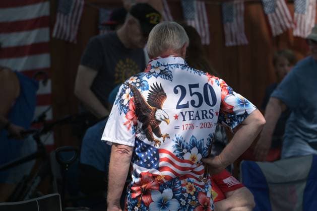 4th of July Parade in Des Plaines, Illinois DES PLAINES, ILLINOIS - JULY 4: Spectators dressed in patriotic attire watch the annual Independence Day parade on July 4, 2026 in Des Plaines, Illinois. The community gathered along the parade route to celebrate the United States Semiquincentennial, marking 250 years of independence. Jacek Boczarski Anadolu Illinois United States. Editorial use only. Please get in touch for any other usage.  Copyright: x2026xAnadoluxJacekxBoczarskix