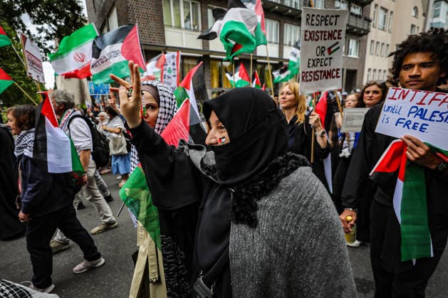 July 4, 2026, Berlin, Berlin, Germany: Berlin, Germany, July 4, 2026: Demonstrators take part in a pro-Palestinian march through central Berlin calling for an end to the war in Gaza, protection of medical workers, and the release of detained Palestinian doctor Hussam Abu Safiya. Participants carried Palestinian flags, banners and photographs during the demonstration. ZUMA Press Wire. Berlin Germany  - ZUMAa268 20260704_zip_a268_006 Copyright: xAbdelrahmanxAlkahloutx