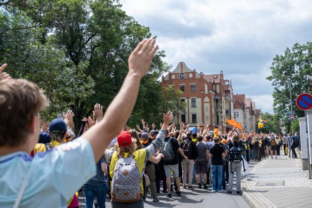 Mass demonstrations accompany AfD party congress in eastern Germany ERFURT, GERMANY - JULY 04: Protesters take part in coordinated civil disobedience actions during demonstrations against the federal party congress of the Alternative for Germany (AfD) in Erfurt, Germany, on July 4, 2026. Around 8:30 a.m., demonstrators established multiple blockades on roads leading to the Messe Erfurt exhibition grounds, with organizers reporting tens of thousands of participants attempting to hinder delegates from reaching the congress venue. More than 5,000 police officers were deployed from across Germany to secure the event and clear access routes. The AfD is a right-wing populist political party and one of Germany’s largest opposition parties Mouafak  Copyright: x2026xAnadoluxMouafakxMahmaljix