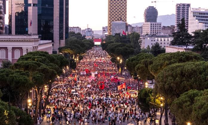 News Themen der Woche KW27 Thousands Rally in Tirana as Diaspora Joins Day 35 Protest TIRANA, ALBANIA JULY 4, 2026: Thousands of demonstrators gathered in central Tirana on the 35th consecutive day of protests against a proposed luxury tourism development project linked to Jared Kushner and other international investors. Protesters, including members of the Albanian diaspora, environmental activists, civil society organizations, students and families, assembled at Skanderbeg Square before marching to the Prime Minister™s Office, calling for the cancellation of the project and broader political reforms. Tirana Albania Copyright: x xVlasovxSulajx xJNAxPressx