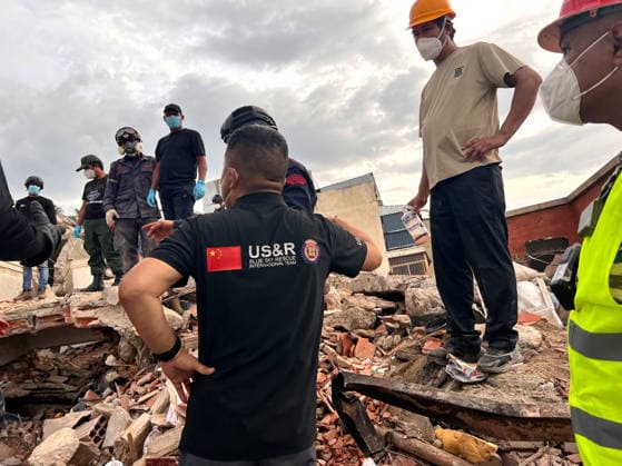 LA GUAIRA, VENEZUELA - JULY 03: Members of Blue Sky Rescue Team from China collaborate with Venezuelan firefighters and forensic experts search through rubble following two powerful earthquakes on July 3, 2026 in Catia La Mar, La Guaira, Venezuela. The death toll from the two powerful earthquakes that struck Venezuela on June 24 has risen to 2,954, while the number of injured has climbed to 16,592 as of July 4.  Copyright: xChinaxNewsxServicex 111652293341