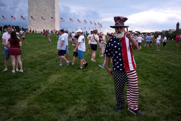 250th Independence Day Celebration evacuation - Washington Attendees evacuate the Fourth of July celebrations marking the 250th anniversary of U.S. Independence due to the threat of sever weather near Washington Monument in Washington on July 4, 2026. Photo by Yuri Gripas ABACAPRESS.COM Washington DC United States  Copyright: xGripasxYuri ABACAx