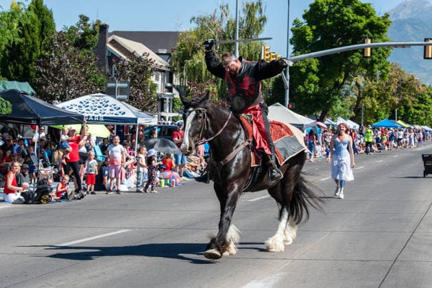 July 4, 2026, Provo, Utah, USA: A horseback rider moves down the center of the pavement during America s Freedom Festival Grand Parade in Provo, Utah, Saturday, July 4, 2026. The annual event drew thousands of spectators to the downtown corridor. Provo USA  - ZUMAm292 20260704_znp_m292_020 Copyright: xCharlesxMcClintockxWilsonx
