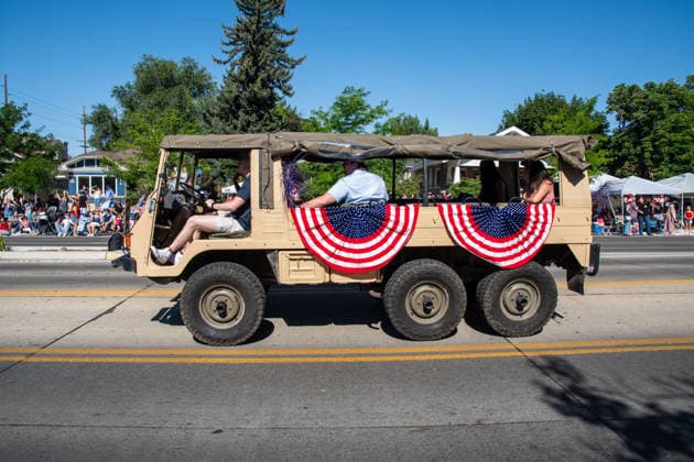 July 4, 2026, Provo, Utah, USA: A vintage six-wheeled Pinzgauer military utility vehicle decorated with patriotic bunting bunting flags drives down the street during America s Freedom Festival Grand Parade in Provo, Utah, Saturday, July 4, 2026. The annual Independence Day event features expanded programming to honor the 250th anniversary of United States independence. Provo USA - ZUMAm292 20260704_znp_m292_051 Copyright: xCharlesxMcClintockxWilsonx