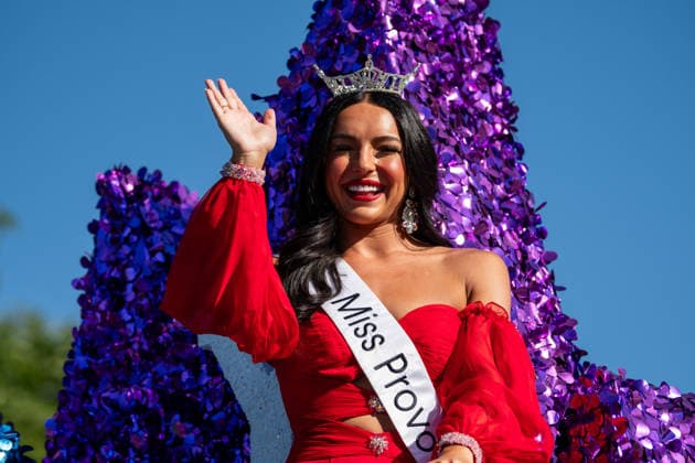 July 4, 2026, Provo, Utah, USA: Miss Provo waves to spectators from a purple tinsel-decorated parade float during America s Freedom Festival Grand Parade in Provo, Utah, Saturday, July 4, 2026. The annual Independence Day event features expanded programming to honor the 250th anniversary of United States independence. Provo USA  - ZUMAm292 20260704_znp_m292_104 Copyright: xCharlesxMcClintockxWilsonx