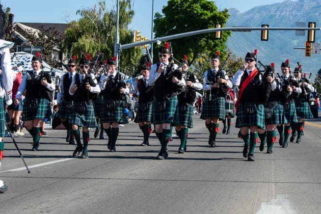 July 4, 2026, Provo, Utah, USA: Members of a pipe and drum band dressed in traditional Scottish kilts march down the street while playing bagpipes during America s Freedom Festival Grand Parade in Provo, Utah, Saturday, July 4, 2026. The annual event drew thousands of spectators to the downtown corridor. Provo USA - ZUMAm292 20260704_znp_m292_077 Copyright: xCharlesxMcClintockxWilsonx