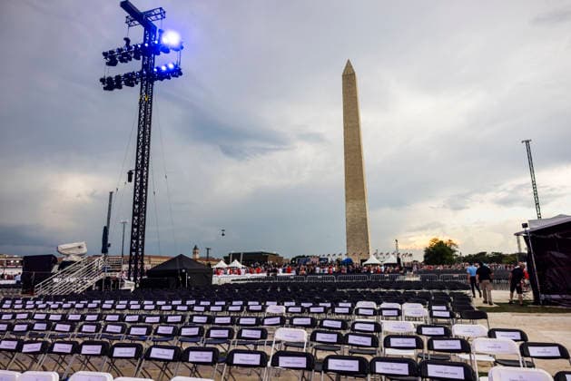 July 4, 2026, Washington, District Of Columbia, USA: Attendees evacuate the Salute to America 250 celebration due to the threat of sever weather on the National Mall in Washington, DC, USA, 04 July 2026. The fireworks display that concludes the event is expected to be the largest in history, with 850,000 shells launched over 40 minutes Washington USA  - ZUMAs152 20260704_faa_s152_003 Copyright: xJimxLoScalzox-xPoolxviaxCNPx
