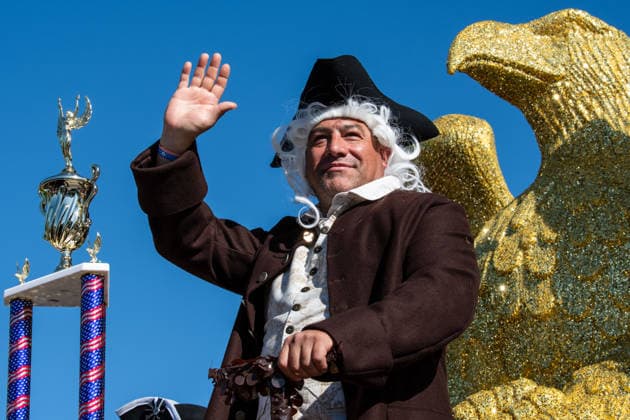 July 4, 2026, Provo, Utah, USA: A performer dressed in historical colonial attire waves to onlookers from an anniversary themed parade float during America s Freedom Festival Grand Parade in Provo, Utah, Saturday, July 4, 2026. The annual Independence Day event features expanded programming to honor the 250th anniversary of United States independence. Provo USA - ZUMAm292 20260704_znp_m292_093 Copyright: xCharlesxMcClintockxWilsonx