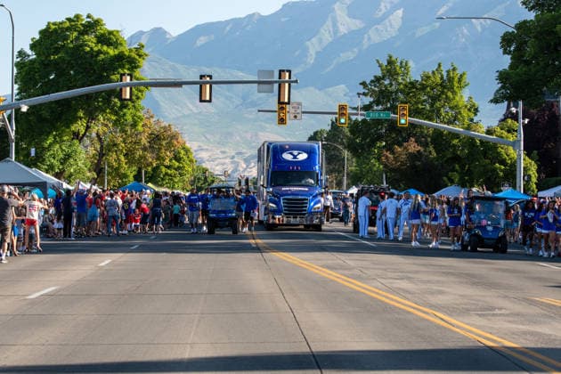 July 4, 2026, Provo, Utah, USA: A blue Brigham Young University (BYU) semi-truck drives along the route during America s Freedom Festival Grand Parade in Provo, Utah, Saturday, July 4, 2026. The annual Independence Day event features expanded programming to honor the 250th anniversary of United States independence. Provo USA - ZUMAm292 20260704_znp_m292_123 Copyright: xCharlesxMcClintockxWilsonx