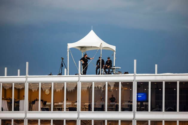 July 4, 2026, Washington, District Of Columbia, USA: members of the Secret Service look on as attendees evacuate the Salute to America 250 celebration due to the threat of sever weather on the National Mall in Washington, DC, USA, 04 July 2026. The fireworks display that concludes the event is expected to be the largest in history, with 850,000 shells launched over 40 minutes Washington USA - ZUMAs152 20260704_faa_s152_016 Copyright: xJimxLoScalzox-xPoolxviaxCNPx
