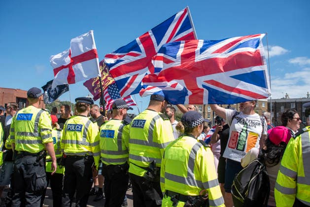 Far-right demo and antifascist counter-protest in Dover, UK - 04 Jul 2026 Police officers stand front of the far-right protesters during a demonstration in Dover. Around 100-120 supporters of the Pink Ladies gathered from across the country in Dover, UK. The Pink Ladies is an anti immigration far-right movement. The far-right activists marched through central Dover to the Immigration Centre and they were confronted by a small group of antifascist counter-protesters during their march. Dover United Kingdom Copyright: xKrisztianxElekx xSOPAxImagesx SSS_20260704_FAR_RIGHT_0011005055
